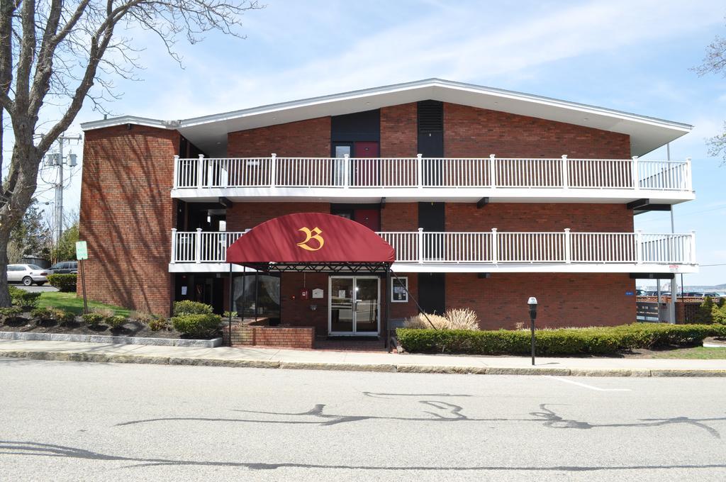 Bradford Inn And Suites Plymouth Exterior photo
