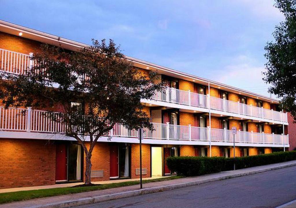 Bradford Inn And Suites Plymouth Exterior photo